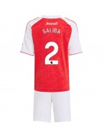 Otroške Nogometnih dresov Arsenal William Saliba #2 Domači 2025-26 Kratki rokavi (+ hlače)